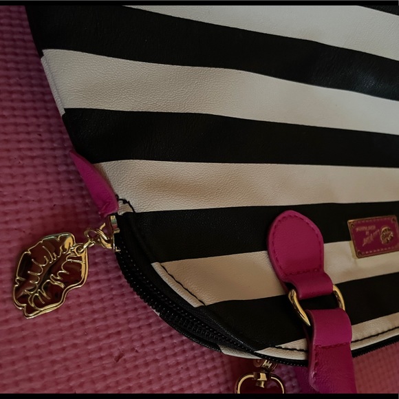 Betsey Johnson bag - Picture 3 of 7